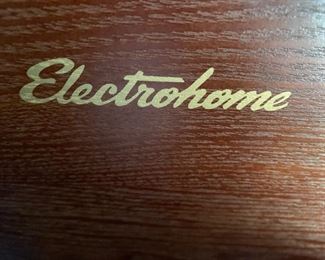372. Electrohome Vintage Design CD Player, Turntable and Radio (17" x 14" x 12")