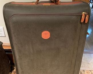400. Bric's Rolling Suitcase (20" x 10" x 27")