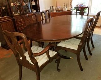 Henkel-Harris Co Virginia Galleries Genuine Mahogany
