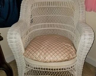 White Wicker Chair (Excellent condition)