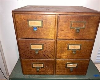 very functional - oak 6 drawer cabinet, larger than index card size drawers