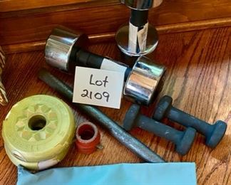 Lot 2109 $30.00 2 Reebok Dumbbells (15#), 2 2# weights, 2 Hand Weights with a Bar, and a Flex-Weights by ProMate Bar.