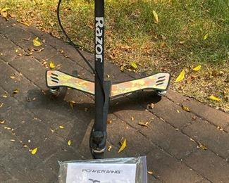Lot 2308 $35.00 Razor Powerwing 2008 with original manual. More stable than the original Razor.