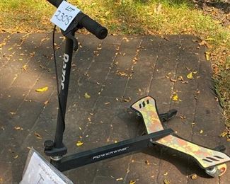 Lot 2308 $35.00 Razor Powerwing 2008 with original manual. More stable than the original Razor.