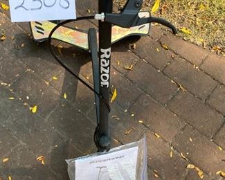 Lot 2308 $35.00 Razor Powerwing 2008 with original manual. More stable than original Razor.