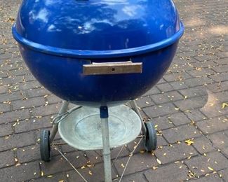 Lot 2313 $55.00. Adorable! Weber Kettle Charcoal Grill. Rare "Cubbie Blue". The grill insert is rusty and needs replacing or a good cleaning.