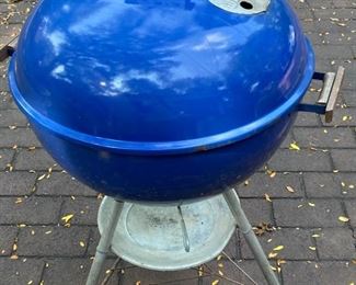 Lot 2313 $55.00. Adorable! Weber Kettle Charcoal Grill. Rare "Cubbie Blue". The grill insert is rusty and needs replacing or a good cleaning.