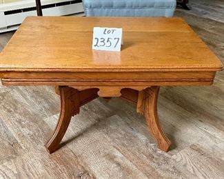 Lot 2357. $125.00. Small Oak Occasional Table from the Victorian Era. Matches an Easel shown in an earlier lot. Perfect for smaller spaces! 30"w x 22"d x 16" tall