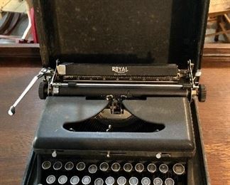Lot 2543 $30.00 Royal De Luxe Typewriter in a hard case