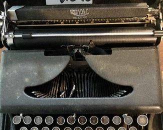Lot 2543 $30.00 Royal De Luxe Typewriter in a hard case