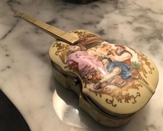 A porcelain hand painted music violin box?🎶📦⁉️