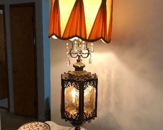 I've never seen an overly ornate 70's lamp I didn't like🤷‍♀️❣️👀