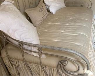 Twin Daybed w Trundle Ornate Iron Design