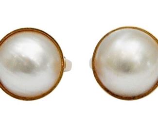 18K Gold and Cabochon Pearl Earrings
