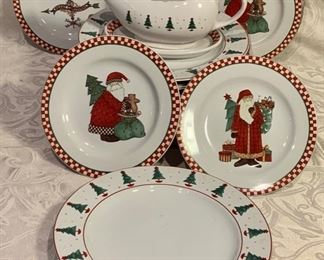 Debbie Mumm Holiday Dish Set Service for 8 (with original boxes) 