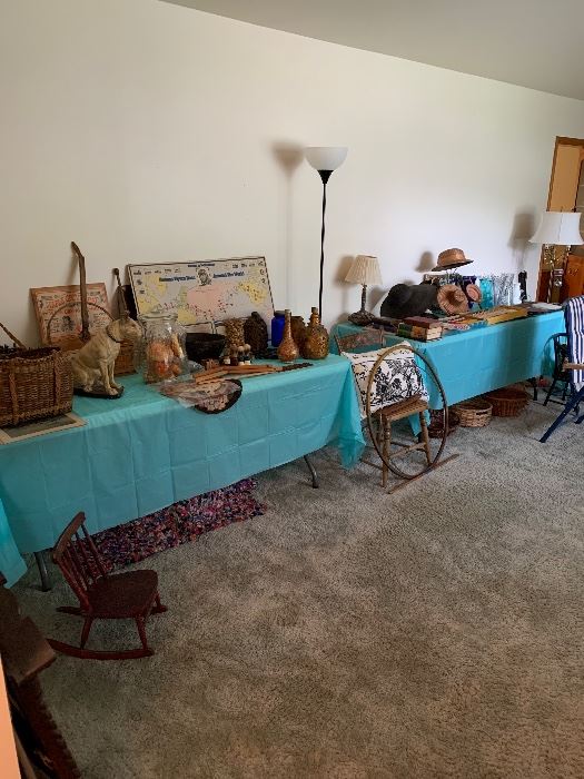 Living room, prmitives, toys, advertising, memory jugs