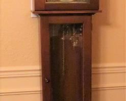 Quartz tall case clock