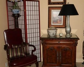 Pair of night stands and lamps