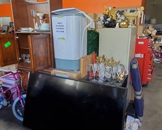 SEVERAL TV'S, MINI WASHING MACHINES!