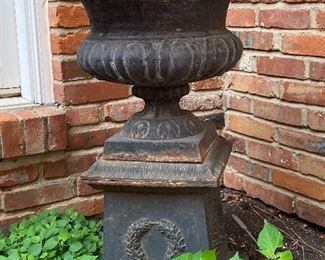 CLASSIC URN ON PEDESTAL WITH PATINA