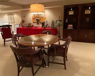 BAKER BANDED PEDESTAL GAME TABLE AND LEATHER CHAIRS
