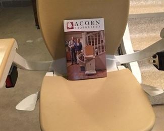 Acorn lift chair