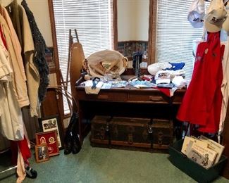 Colonial Williamsburg souvenirs and collectibles. 