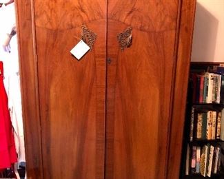 Art deco farm walk. Beautiful, clean as the day it was bought! Really, really nice.