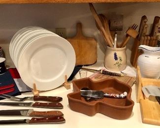 Set of a dozen white dinner plates