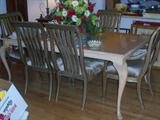 Dining Room table with 2 leafs and 6 chairs
