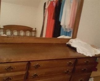 35.dresser with mirror matches queen size bed $