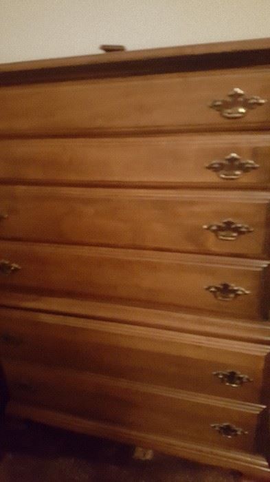 36.  5 drawer chest of drawers matches bed and dresser 