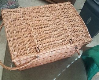 184.picnic basket with paper supplies $10