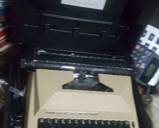 514. intage electric typewriter 