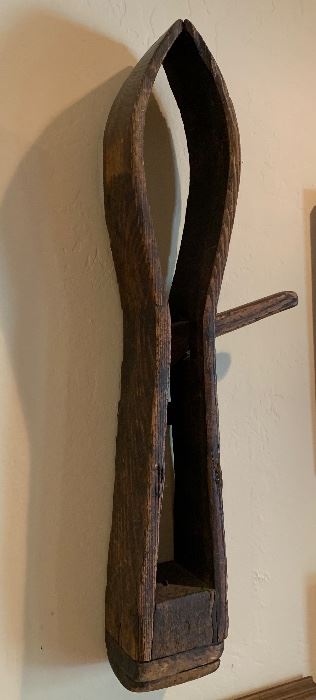 Antique Primitive Farm Tool Rustic Wall Decor	26x9x4in	HxWxD
