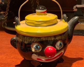 Vintage Ceramic Teapot salt & Pepper Shakers 4in H