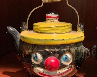 Vintage Ceramic Teapot salt & Pepper Shakers 4in H