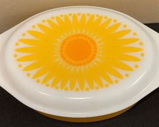 Vintage Pyrex Sunflower Daisy Casserole Dish w/ Lid 046 4x13.8.5in HxWxD
