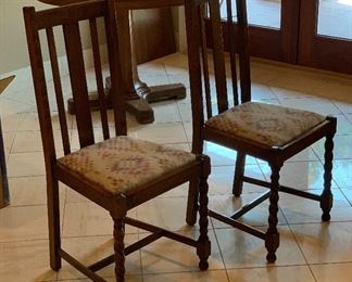 2 Antique quartersawn Oak Chairs 38x18x17in seat: 18inH HxWxD