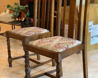 2 Antique quartersawn Oak Chairs 38x18x17in seat: 18inH HxWxD