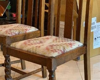 2 Antique quartersawn Oak Chairs 38x18x17in seat: 18inH HxWxD