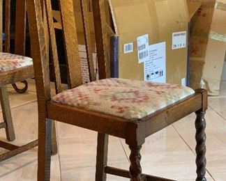 2 Antique quartersawn Oak Chairs 38x18x17in seat: 18inH HxWxD