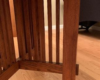 Thomasville Mission Oak Game/Dining Table w/ 4 Rolling Arm Chairs Table: 30in H x 48in W x 48-70in Long HxWxD