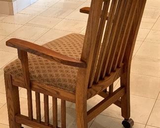 Thomasville Mission Oak Game/Dining Table w/ 4 Rolling Arm Chairs Table: 30in H x 48in W x 48-70in Long HxWxD