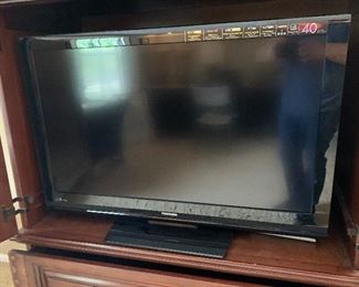 Toshiba 40in 1080p LCD TV 40RV525U 27x39x5in HxWxD