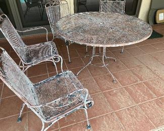 Woodward Vintage Chantilly Rose round Dining Table And 5 Chairs Table 47 in diameter 28.5 height chairs 24x25x35 in.