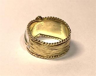 Yellow Gold and enameled flower wide ring. Size 6 14k