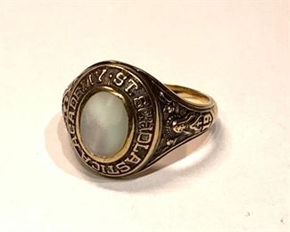 St. Scholastic Academy school ring 1969. Mother of pearl center. Size 6 10k