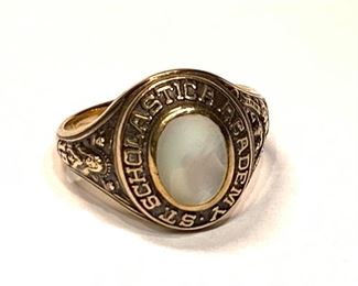St. Scholastic Academy school ring 1969. Mother of pearl center. Size 6 10k