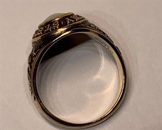 St. Scholastic Academy school ring 1969. Mother of pearl center. Size 6 10k